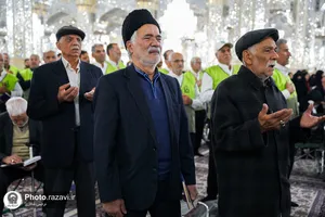 تشرف گروهی زائرین توان&zwnj;یاب به حرم مطهر رضوی