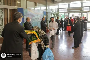استقبال از زائرین بارگاه منور رضوی در ایستگاه راه&zwnj;آهن مشهد