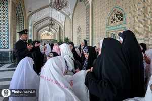 نماز جماعت دختران تازه مکلف خانواده&zwnj;های فراجا در حرم مطهر رضوی
