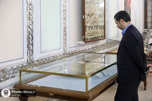 تشرف جمعی از مهمانان همایش بین&zwnj;المللی کتابخانه&zwnj;های عمومی کشور به حرم مطهر رضوی