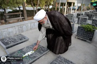 ادای احترام تولیت آستان قدس رضوی به مقام شامخ شهدای مدافع حرم