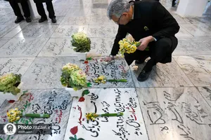 غبارروبی گلزار شهدای مدفون در حرم مطهر رضوی-1