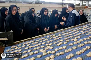 بازدید کارکنان آستان قدس رضوی از شرکت صنایع غذایی رضوی