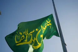 آسمان ۲۳ نقطه استان کرمان مزین به پرچم سبز امام رئوف شد