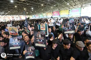 اقامه نماز رهبر انقلاب بر پیکر رئیس&zwnj;جمهور شهید و همراهان گرامی ایشان