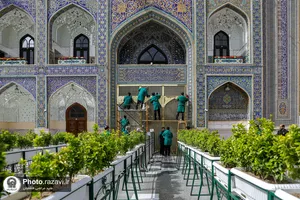 تنظیف پنجره فولاد صحن انقلاب حرم مطهر رضوی