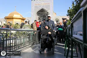 تشرف جمعی از مادران و همسران شهدا به حرم مطهر رضوی