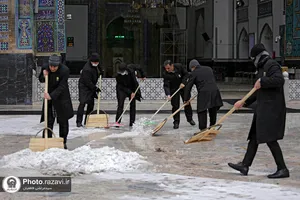 بارش برف در حرم مطهر رضوی
