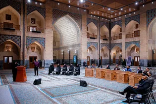 جلسه دفاع از پایان‌نامه در حرم مطهر رضوی
