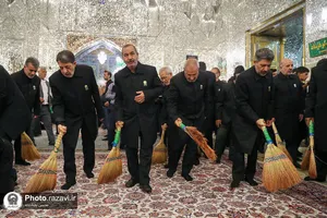 آیین جاروکشی خدام حرم مطهر رضوی