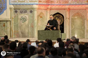مناجات خوانی سحر&zwnj;گاهی حاج محمود کریمی در حرم مطهر رضوی