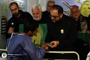 عیادت خدام حرم مطهر رضوی از مجروحین حادثه تروریستی کرمان