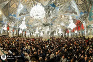 مناجات خوانی سحر&zwnj;گاهی حاج محمود کریمی در حرم مطهر رضوی