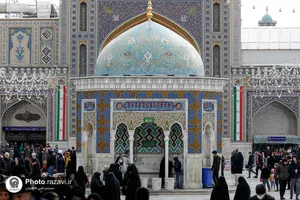 نصب پرچم جمهوری اسلامی ایران در حرم مطهر رضوی
