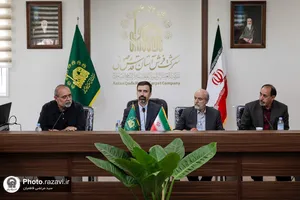 بازدید اعضای فرهنگستان هنر از کارخانه فرش آستان قدس رضوی