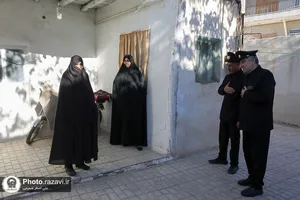 تشرف جمعی از مادران و همسران شهدا به حرم مطهر رضوی