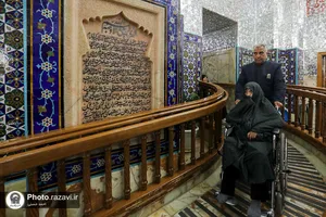 تشرف سالمندان و بیماران با صندلی چرخدار به روضه منوره رضوی