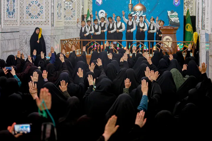 تشرف فعالان فضای مجازی سازمان بسیج مستضعفین به حرم مطهر رضوی