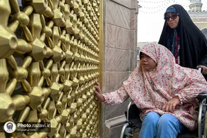 تشرف دانش&zwnj;آموزان مدرسه استثنایی امام رضا(ع) تهران به حرم مطهر رضوی