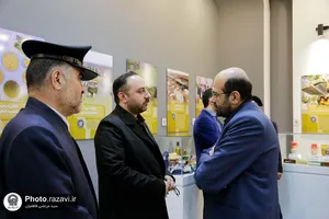 بازدید کارکنان و خدام حرم مطهر رضوی از نمایشگاه رواق خدمت