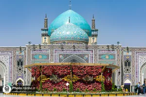 گل آرایی حرم مطهر رضوی در دهه کرامت
