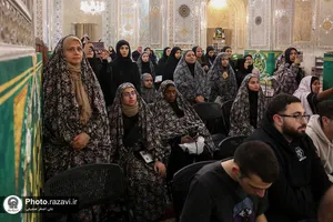تشرف جمعی از زائرین غیر ایرانی به حرم مطهر رضوی