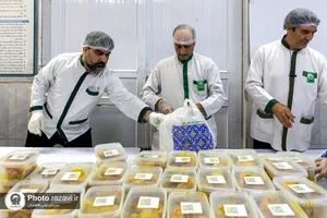 توزیع روزانه 2 هزار پرس افطاری متبرک در سطح شهر مشهد