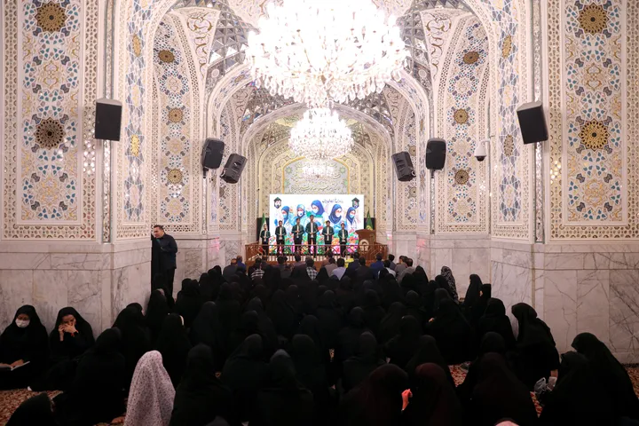حضور جمعی از پرستاران در حرم مطهر رضوی