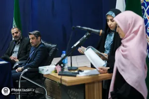 نشست نقد و بررسی کتاب &laquo;رهایم نکن&raquo;
