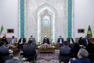 آستان قدس باید الگوی کارآمدی، تعهد و تربیت نیروی انسانی توانمند برای کشور باشد