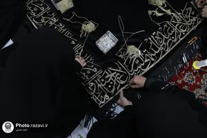 آماده سازی پوش ضریح مطهر رضوی به مناسبت ماه محرم