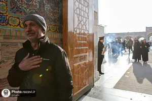 تشرف جمعی از زائران استان اصفهان به حرم مطهر رضوی