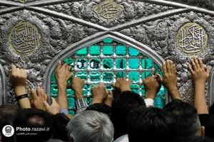 حال و هوای حرم مطهر رضوی در شب شهادت امام محمدباقر علیه السلام