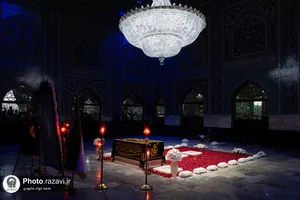 حضور مردم عزادار بر مزار مطهر رهبر شهید انقلاب اسلامی-4
