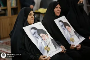 ترجمه همزمان سخنرانی رهبر معظم انقلاب در حرم مطهر رضوی