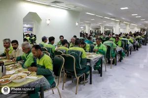 تشرف باغبانان نمونه مشهدالرضا به حرم مطهر رضوی