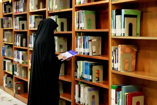 تالار مطالعه قفسه باز بانوان