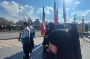 گلزار شهدای اراک با گلاب ناب رضوی معطر شد/ گزارش تصویری
