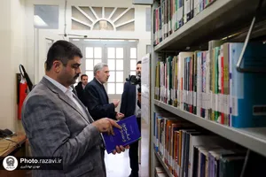 بازدید جمعی از مسئولین عتبه علویه از کتابخانه آستان قدس رضوی
