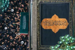 عکس با کیفیت: رهبر شهید در آغوش امام غریب