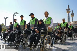 تشرف گروهی زائرین توان&zwnj;یاب به حرم مطهر رضوی