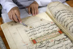 مرمت نسخ خطی آستان قدس رضوی