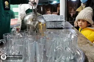 به صرف چای کنار حضرت