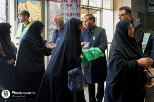 استقبال از زائرین دهه آخر صفر در ایستگاه راه آهن مشهد