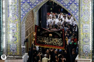 اهتزاز پرچم عزای گنبد بارگاه منور رضوی در کاظمین