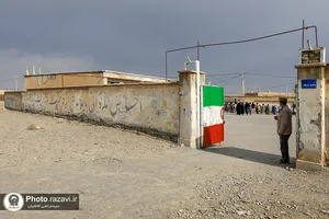 توزیع کاپشن و لوازم التحریر در مدرسه حمزه سیدالشهدا