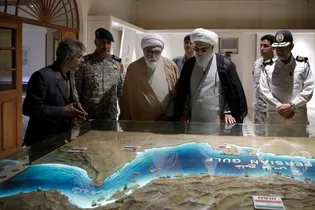 بازدید تولیت آستان قدس رضوی از دستاوردهای ارتش جمهوری اسلامی ایران در دریای بوشهر