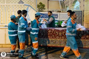 حضور پاکبانان شهرداری مشهد در سفره افطاری حرم مطهر رضوی