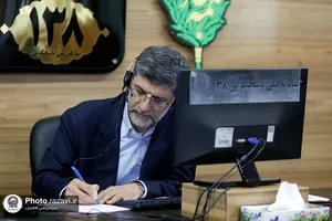 پاسخگویی تلفنی قائم مقام تولیت آستان قدس رضوی به مخاطبان سامانه ١٣٨