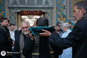 بدرقه خادمین اربعین حسینی در حرم مطهر رضوی
